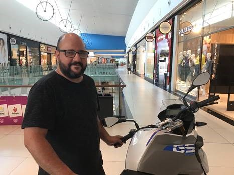 Chaveiro ganha moto BMW sorteada pelo Boulevard Londrina Shopping